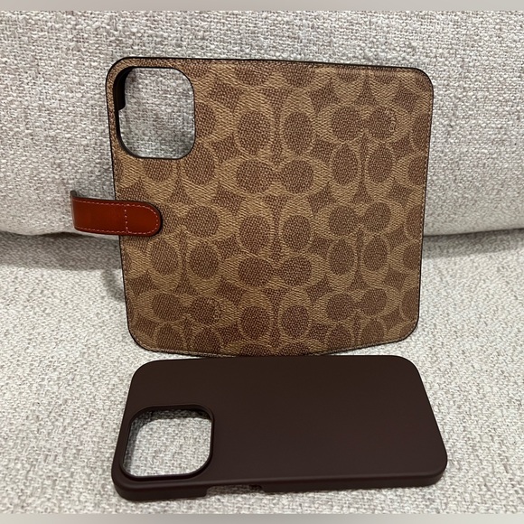 iPhone 15 Pro Max Folio - Picture 1 of 4